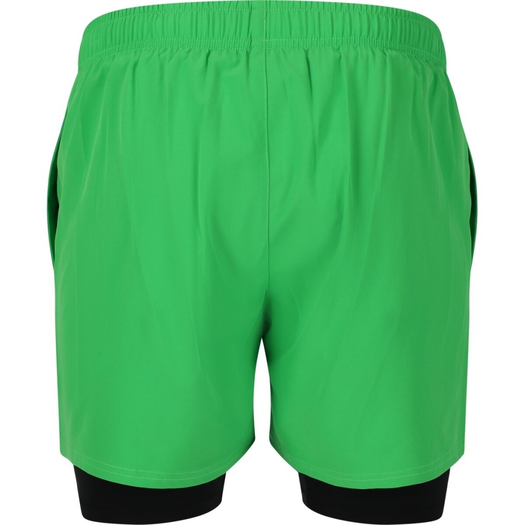 Die Kros 2in1 Short für Herren in grün, besteht aus leichtem, atmungsaktivem Material mit einem elastischen Bund und Innenhose. Ideal für sportliche Aktivitäten.