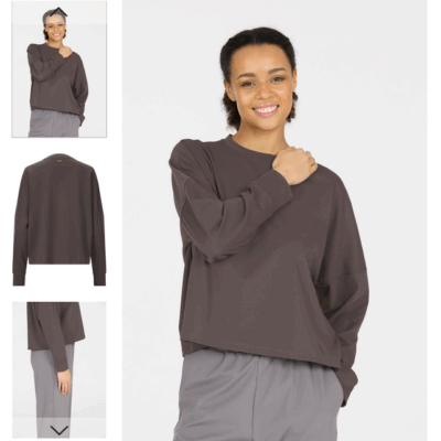 Das Athleticia Guyana W Crew Neck in der Farbe Schiefer ist ein bequemer Pullover aus einem weichen Material, der mit einem lässigen Schnitt und langen Ärmeln gestaltet ist.