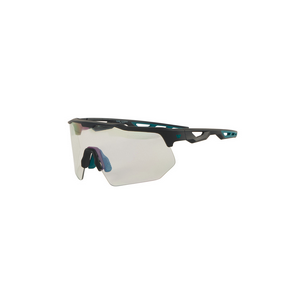 Die FLARE sw.-petro Photochromatic Sonnenbrille mit schwarzem Rahmen und einem transparenten Gläserdesign, geeignet für verschiedene Lichtbedingungen, bietet Schutz und Stil.