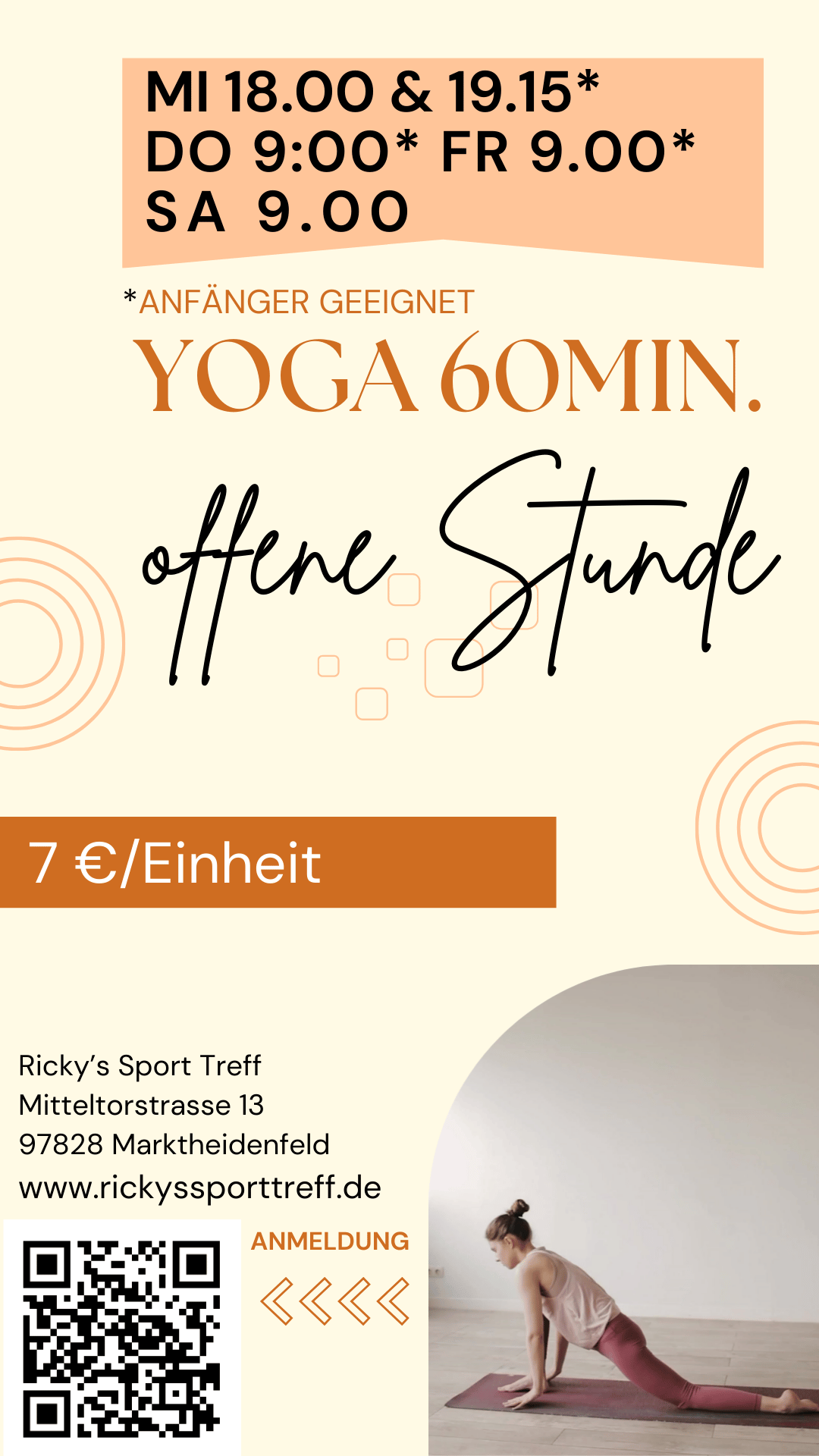Ein Flyer für eine Yoga-Stunde mit Informationen zu Zeiten und Preisen. Auf dem Flyer sind Kurse für Anfänger gekennzeichnet, eine Yoga-Pose wird angezeigt und es gibt Kontaktinformationen und einen QR-Code.