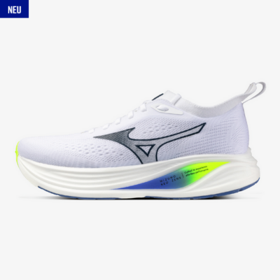 Der Mizuno Neo Zen 2 Laufschuh für Herren in weißem Mesh-Obermaterial zeigt ein sportliches Design mit blauen und gelben Akzenten an der Sohle, ideal für Läufer.