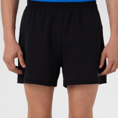 UYN PB42 Laufhose kurz für Herren in schwarz, gefertigt aus atmungsaktivem Material mit elastischem Bund für Komfort und Bewegungsfreiheit.