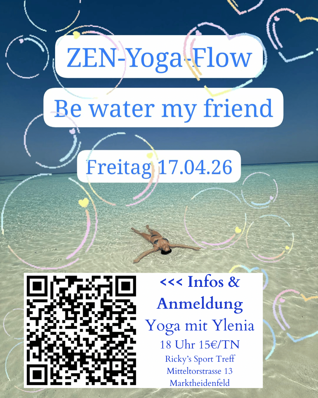 Eine ruhige, türkisfarbene Strandlandschaft mit einem entspannenden Menschen, der im Wasser schwebt. Darüber steht der Text "ZEN-Yoga-Flow Be water my friend Freitag 17.04.26" und zusätzliche Informationen sowie ein QR-Code.