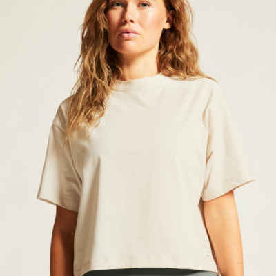 Craft Collectiv Relaxed SS Tee in weiß, aus vielseitigem, weichem Material gefertigt, mit kurzen Ärmeln und einem lässigen Schnitt, ideal für Freizeitmode.