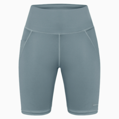 Die Flattering High Waist Bike Tight von Röhnisch in blauer Farbe, aus atmungsaktiver, elastischer Mischung, mit hohem Bund und seitlichen Taschen, ideal für sportliche Aktivitäten.