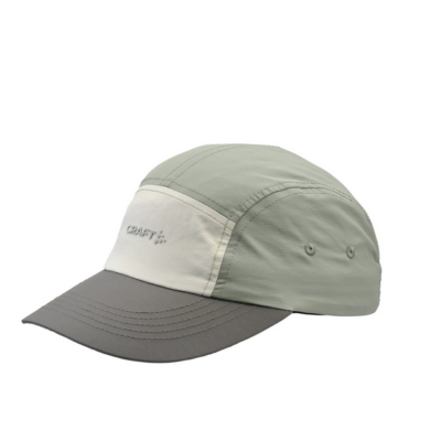 Die Craft Hypervent Cap in hellgrün und grau, aus leichtem Material gefertigt, mit einem breiten Schild und belüftetem Design für optimalen Komfort.