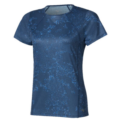 Mizuno Impulse Core Graphic Shirt in marineblau, aus atmungsaktivem Material gefertigt. Das Kurzarmshirt hat ein grafisches Muster und bietet Komfort und Bewegungsfreiheit für sportliche Aktivitäten.