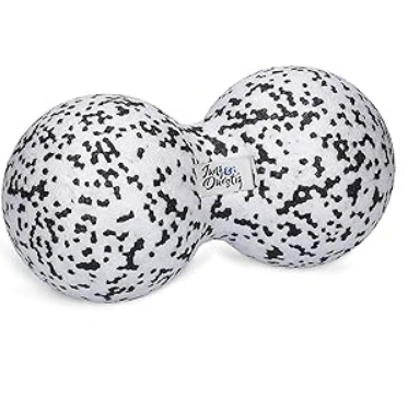 Der Duoball 12cm ist ein Therapieball in schwarz-weißer Farbe mit einer gepunkteten Oberfläche, gefertigt aus robustem Material. Er hat zwei ballartige Enden, die zusammen eine ergonomische Form bieten.
