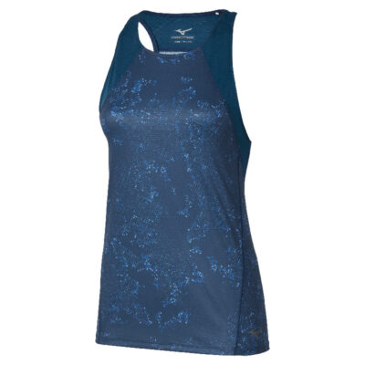 Mizuno Graphic Tank "RUN" in dunkelblau mit reflektierendem Muster, hergestellt aus einem leichten, atmungsaktiven Material, ideal für sportliche Aktivitäten. Der ärmellose Schnitt sorgt für Bewegungsfreiheit und Komfort.