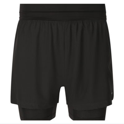Nike Endurance 2in1 Short in schwarz, bestehend aus einer äußeren kurzen Hose und einer inneren enganliegenden Shorts, gefertigt aus leichtem, atmungsaktivem Material für optimale Bewegungsfreiheit.