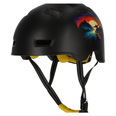 Crazysafety Helm für Skaten / Inliner in Schwarz mit buntem Grafikdesign, ausgestattet mit Belüftungsschlitzen und einem verstellbaren Kinnriemen für sicheren Halt.