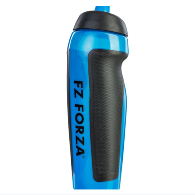 Forza Trinkflasche 0,7 Liter in Blau mit schwarzem Griffbereich und schwarzem Deckel, seitlich auf weißem Hintergrund gezeigt.