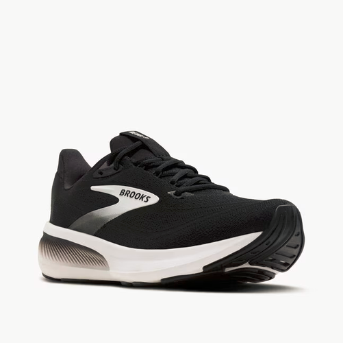 Brooks Revel 9 Herren-Laufschuh in Schwarz mit Mesh-Obermaterial, weißer Zwischensohle und sichtbarem Brooks-Logo, seitlich auf weißem Hintergrund gezeigt.