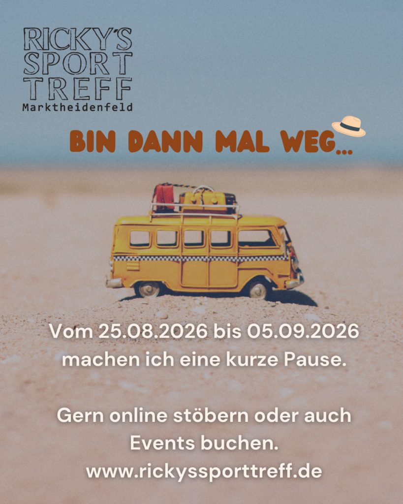A yellow toy van with luggage on the roof sits on sand beneath the text โRICKYโS SPORT TREFFโ and โBIN DANN MAL WEG...โ with dates and the website rickyssporttreff.de.